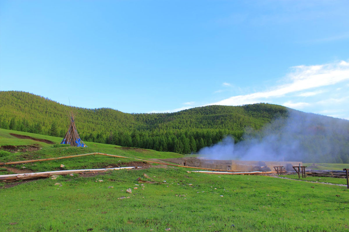 Tsenkher hot spring